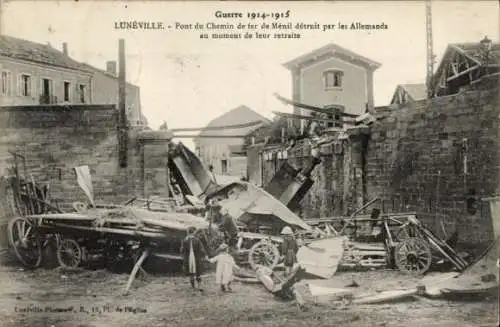 Ak Luneville Meurthe et Moselle, Pont du Chemin de fer de Menil, Zerstörung