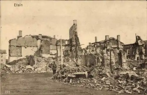 Ak Etain Meuse, Teilansicht der zerstörten Ortschaft