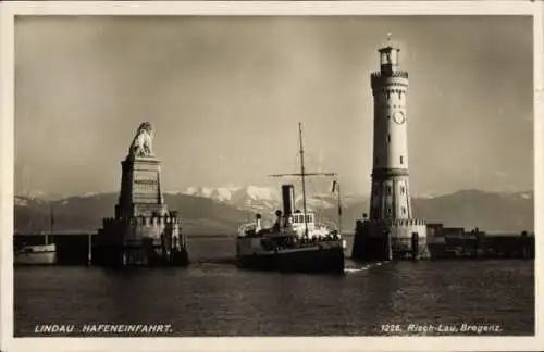 Ak Lindau am Bodensee Schwaben, Hafeneinfahrt, Dampfer