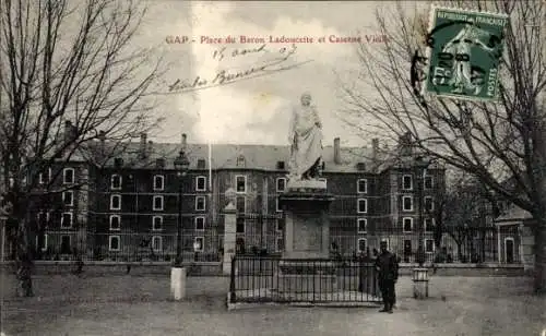 Ak Gap Hautes Alpes, Place du Baron Ladoucette, Caserne Vieille