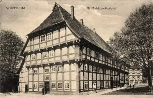 Ak Northeim in Niedersachsen, St. Spiritus Hospital, Totalansicht, Fassade