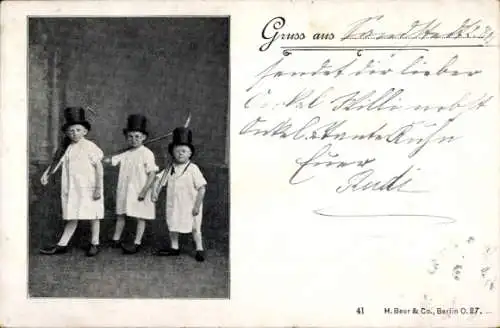 Ak Drei Jungen, Portrait, Zylinder, Gehstock