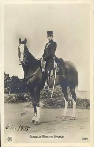 Ak König Alfons XIII von Spanien auf einem Pferd