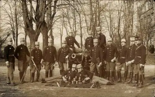 Foto Ak Graz Steiermark, KuK Soldaten mit Geschütz, Gruppenaufnahme