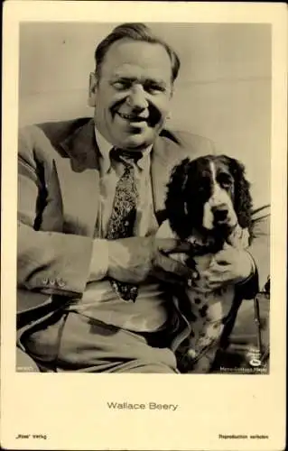 Ak Schauspieler Wallace Beery, Portrait, Hund