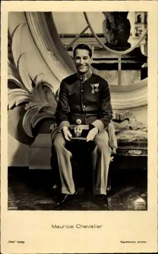 Ak Schauspieler Maurice Chevalier, Portrait, Uniform