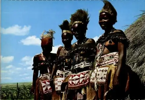Ak Akamba Dancers, Afrikaner in traditioneller Tracht