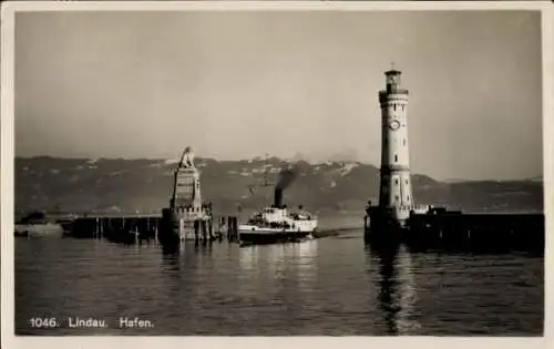 Ak Lindau am Bodensee Schwaben, Hafenausfahrt, Dampfer