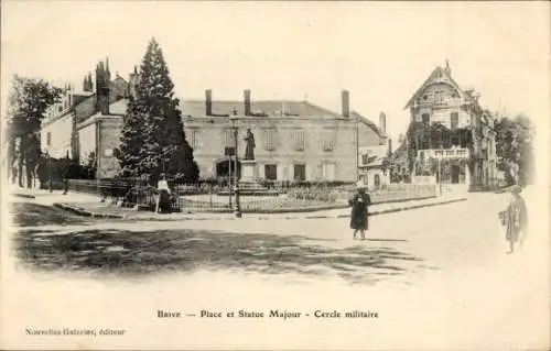 Ak Brive la Gaillarde Corrèze, Place et Statue Majour, Cercle militaire
