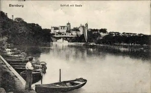 Ak Bernburg an der Saale, Schloss, Ruderboote