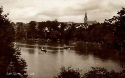 Ak Bad Elster im Vogtland, Blick über den Luisa See zur Stadt, Kirche