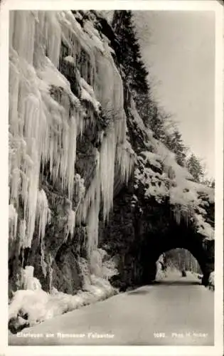 Ak Ramsau im Berchtesgadener Land Oberbayern, Eisriesen am Ramsauer Felsentor, Winteransicht