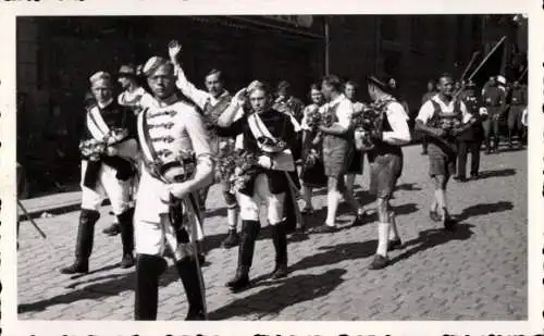 Ak Passau in Niederbayern, Parade, Uniformen, Trachten