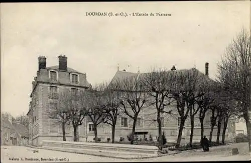 Ak Dourdan Essonne, Entrée du Parterre