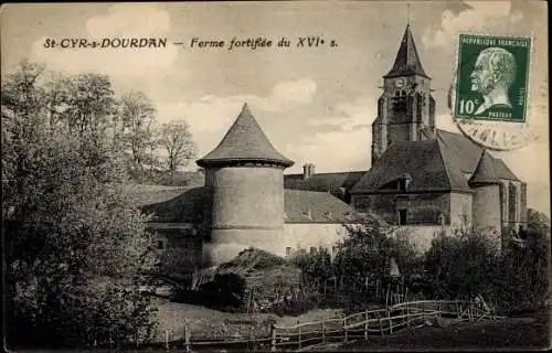 Ak Saint Cyr sous Dourdan Essonne, La Ferme Fortifiée du XVIe Siècle