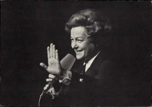 Ak Schauspielerin Ilse Werner, Portrait, Autogramm, Mikrofon