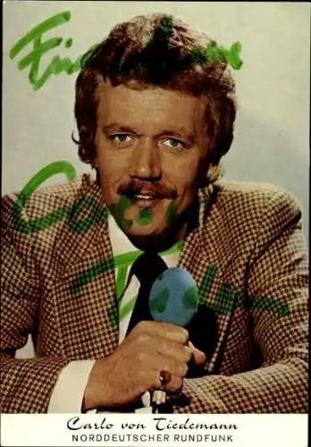 Ak Schauspieler, Journalist und Moderator Carlo von Tiedemann, Portrait, Mikrofon, Autogramm