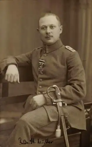 Foto Ak Deutscher Soldat in Uniform, Eisernes Kreuz, Säbel, Kaiserzeit