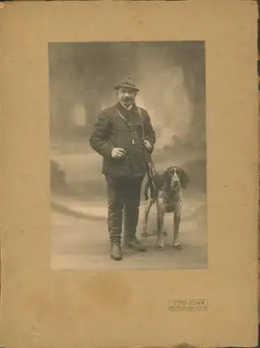 Foto Dresden, Jäger mit Jagdhund, Portrait