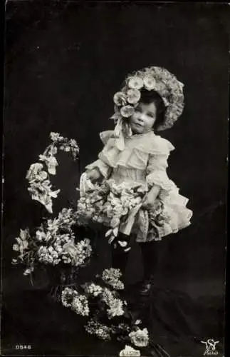 Ak Mädchen-Portrait, Blumen, Blumenkorb