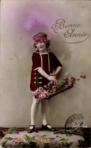 Ak Glückwunsch Neujahr, Mädchen, Blumenkorb