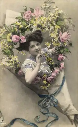 Ak Frau-Portrait, Blumenstrauß, Schleife