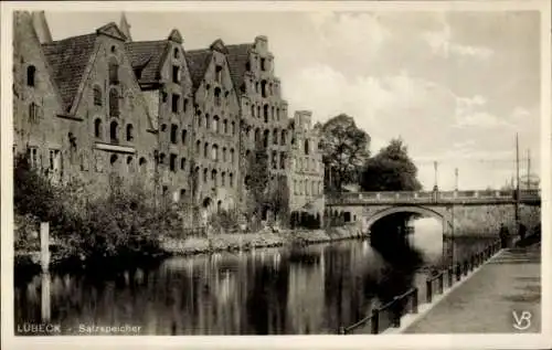 Ak Hansestadt Lübeck, Salzspeicher, Brücke