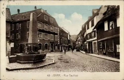 Ak Barr Bas Rhin, Rue Tauffieb, Straßenpartie mit Blick auf ein Denkmal
