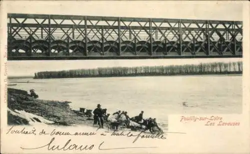 Ak Pouilly sur Loire Nievre, Les Laveuses, Brücke