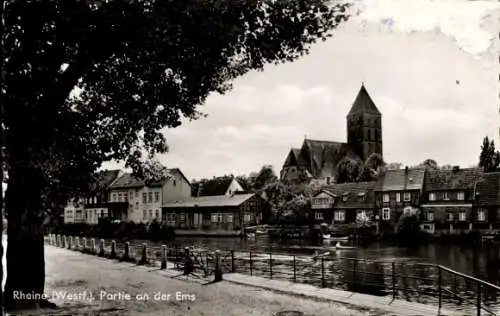 Foto Ak Rheine in Nordrhein Westfalen, Partie an der Ems mit Blick zur Kirche