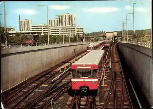 Ak Neuselsbrunn Nürnberg, U Bahn, Tunneleinfahrt, Wagen 437, Hochhäuser