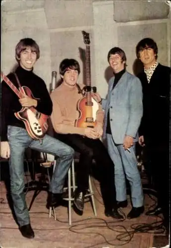 Ak Schauspieler und Sänger The Beatles, Gruppenbild mit Musikinstrumenten