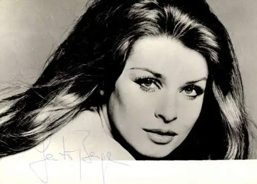 Ak Schauspielerin Senta Berger, Portrait, Autogramm