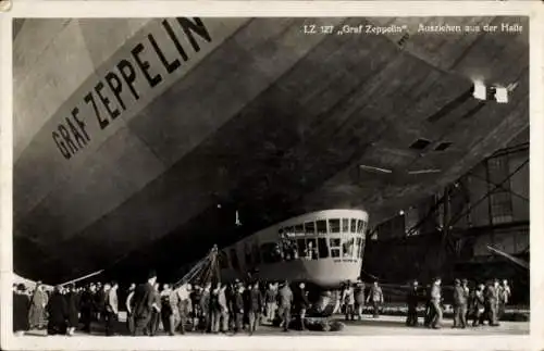 Ak Luftschiff LZ 127 Graf Zeppelin, Ausziehen aus der Luftschiffhalle Friedrichshafen, Gondel
