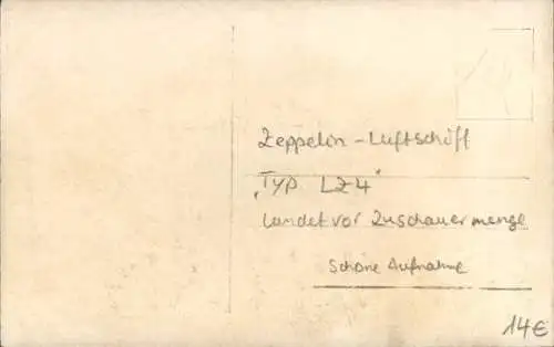 Ak Zeppelin Luftschiff Typ LZ 4 auf der Landungsstelle, Schaulustige am Boden