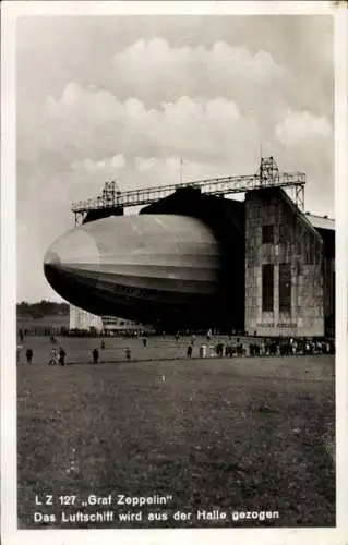 Ak Luftschiff LZ 127 Graf Zeppelin wird aus der Halle gezogen, Friedrichshafen