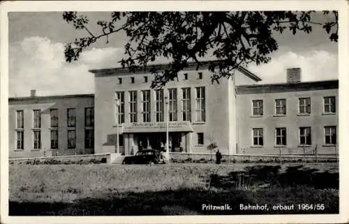 Ak Pritzwalk in der Prignitz, Bahnhof, erbaut 1954/1955