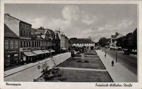 Ak Neuruppin in Brandenburg, Friedrich-Wilhelm-Straße
