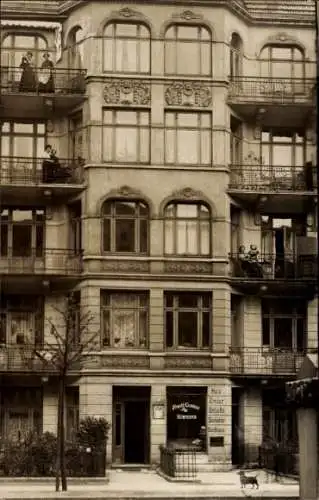 Ak Hamburg Altona ?, Bewohner auf ihren Balkonen, Geschäft