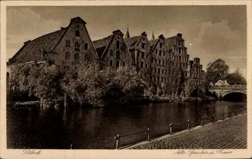 Ak Hansestadt Lübeck, Alte Salzspeicher, Trave