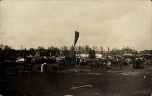Foto Ak München, Ausstellungsgelände 1922, Stände, Fahnen