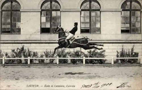 Ak Saumur Maine et Loire, Kavallerieschule, Cabriole