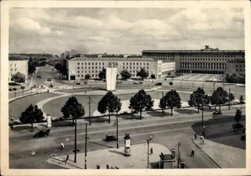 Ak Berlin Tempelhof, Platz der Luftbrücke aus der Vogelschau