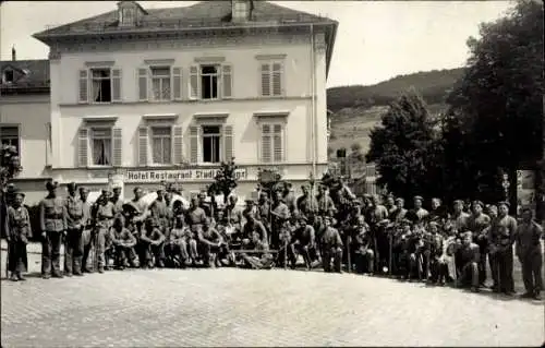 Foto Ak Bad Schwalbach im Taunus, Hotel Stadt Coblenz, Gruppenbild, Soldaten in Uniform