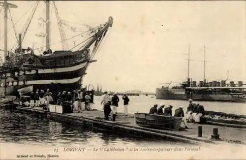 Ak Lorient, Dampfer Le Caledonien, Hafen