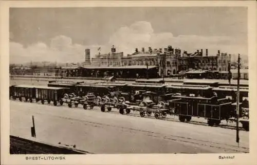 Ak Brest Litowsk Weißrussland, Bahnhof, Waggons