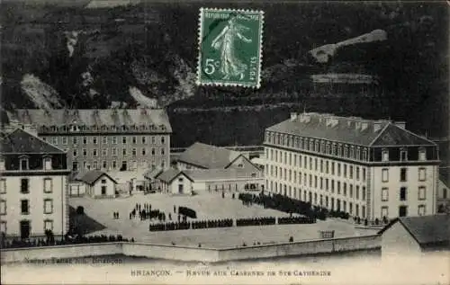 Ak Briançon Briancon Hautes-Alpes, Revue aux Casernes de Ste-Catherine
