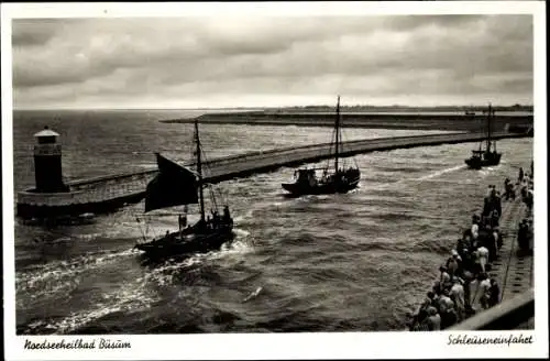 Ak Nordseebad Büsum, Schleuseneinfahrt, Schiffe