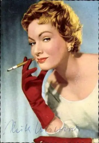 Ak Schauspielerin Ruth Leuwerik, Portrait mit Zigarette, Autogramm