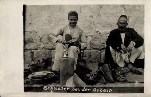 Foto Schuster bei der Arbeit